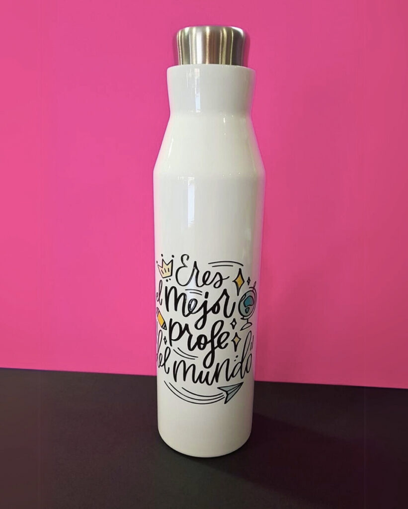 botella de agua metalizada con estampado